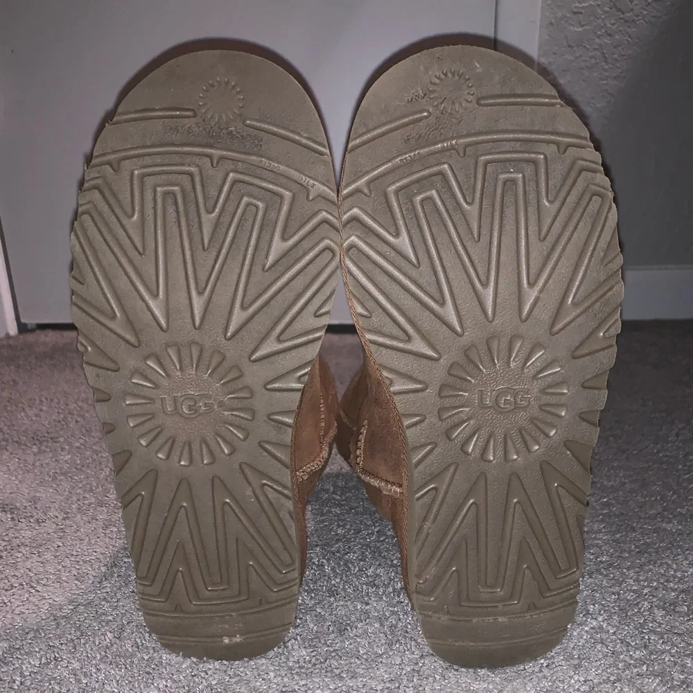 UGG Genuine Classic Short - Sz US 6 Women - Chestnut - Picture 4 of 4